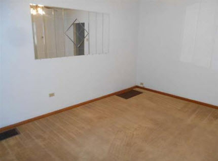 Tenant ONLY PAYS Electric for 1 Bedroom Apt - Spacious and Quiet